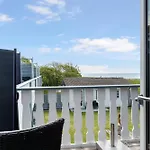 Apartment In The First Row To The Water *